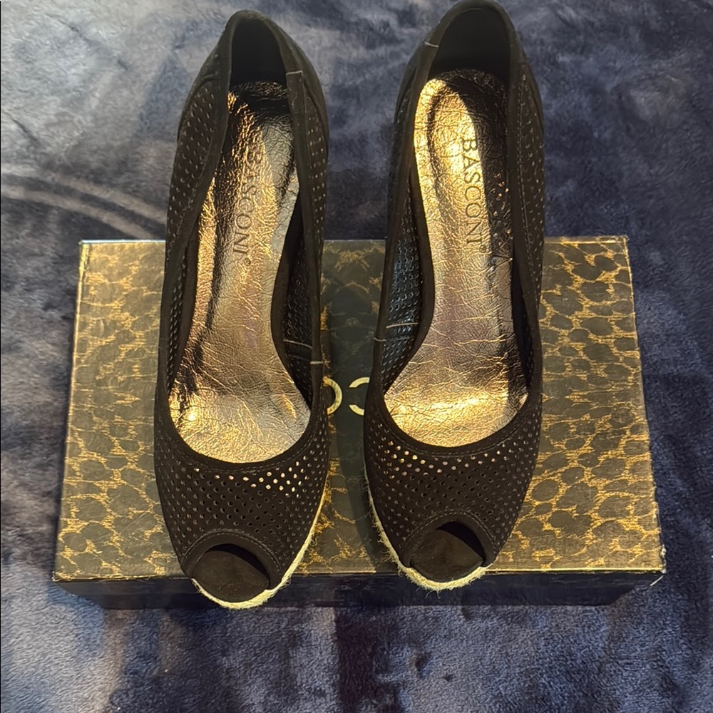 Jessica Simpson Black Heels with Polished Finish